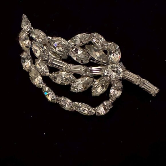 Vintage large clear prong set rhinestone Leaf Broach - Picture 5 of 10